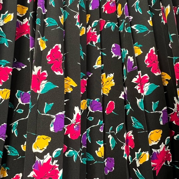 Vintage Alfred Dunner Black & Multicolour Floral AOP Matching Skirt & Blouse 10 - Picture 6 of 8
